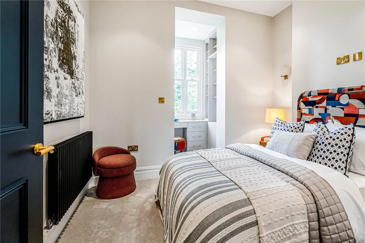 Stapleton Hall Road, London, N4, photo 3