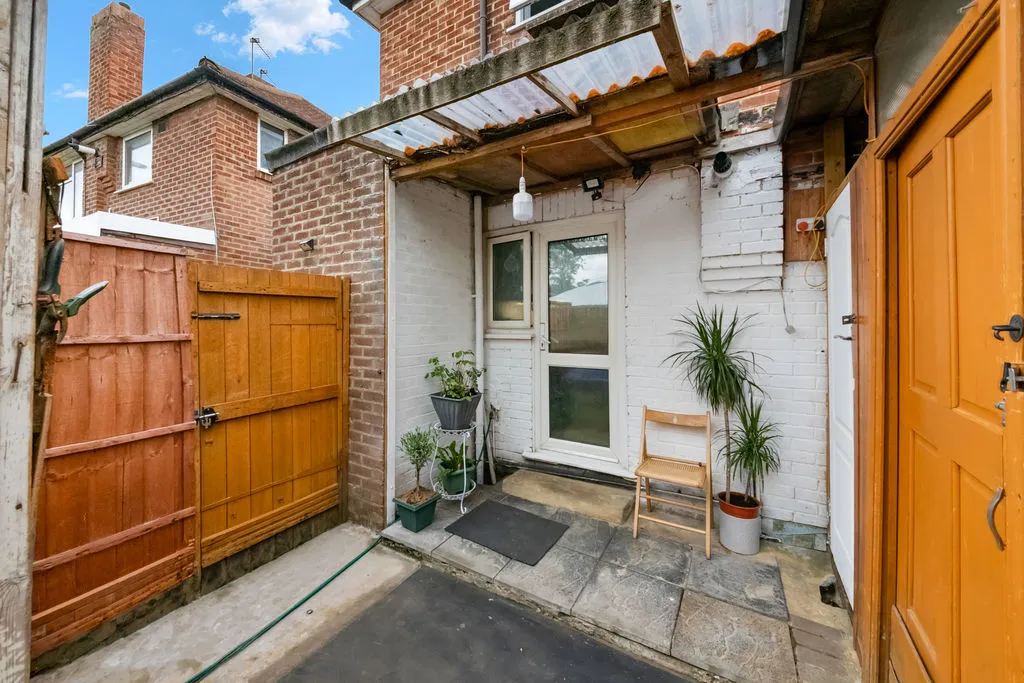 Eastcote Lane, Northolt, photo 9