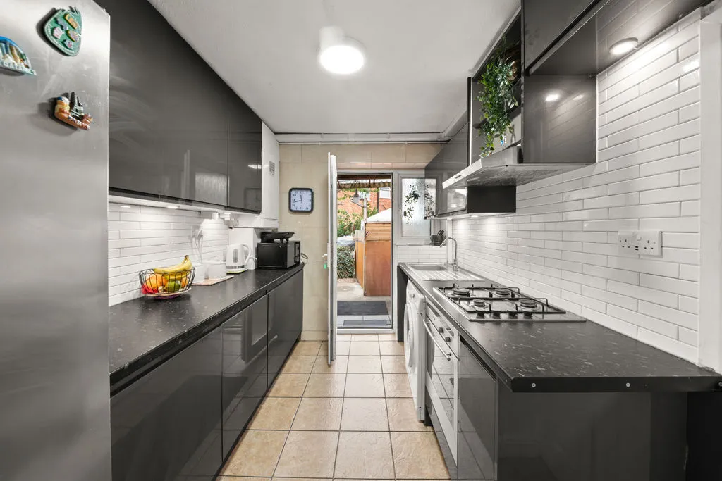 Eastcote Lane, Northolt, photo 2
