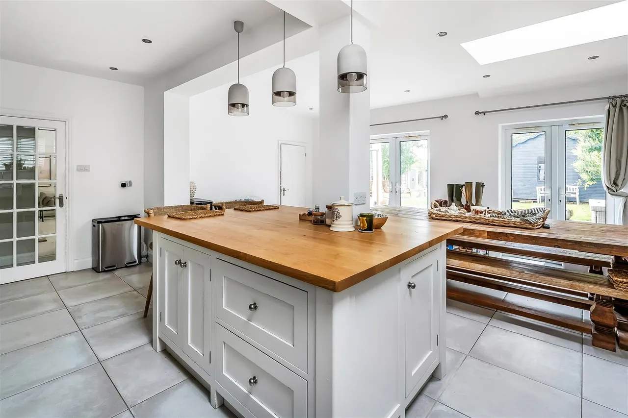 Gatesden Road, Fetcham, KT22, photo 12