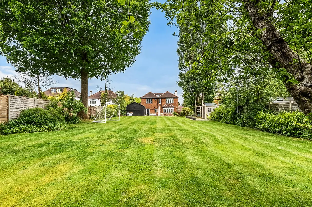 Gatesden Road, Fetcham, KT22, photo 27