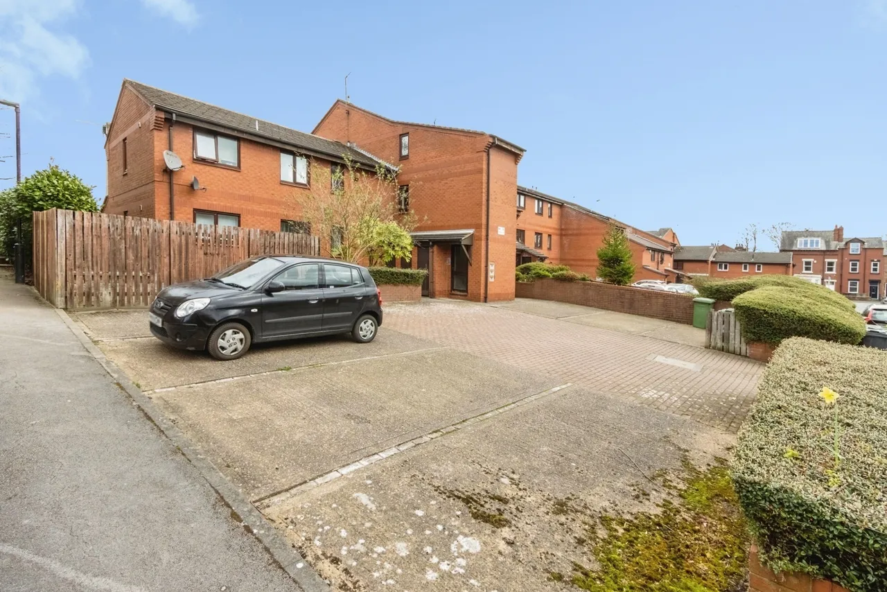 Dickinson Court, Wakefield, West Yorkshire, WF1, photo 13