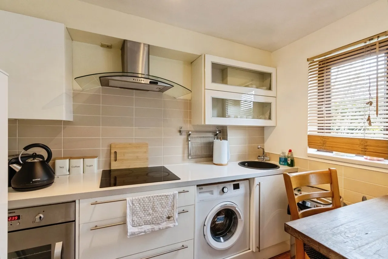 Dickinson Court, Wakefield, West Yorkshire, WF1, photo 3