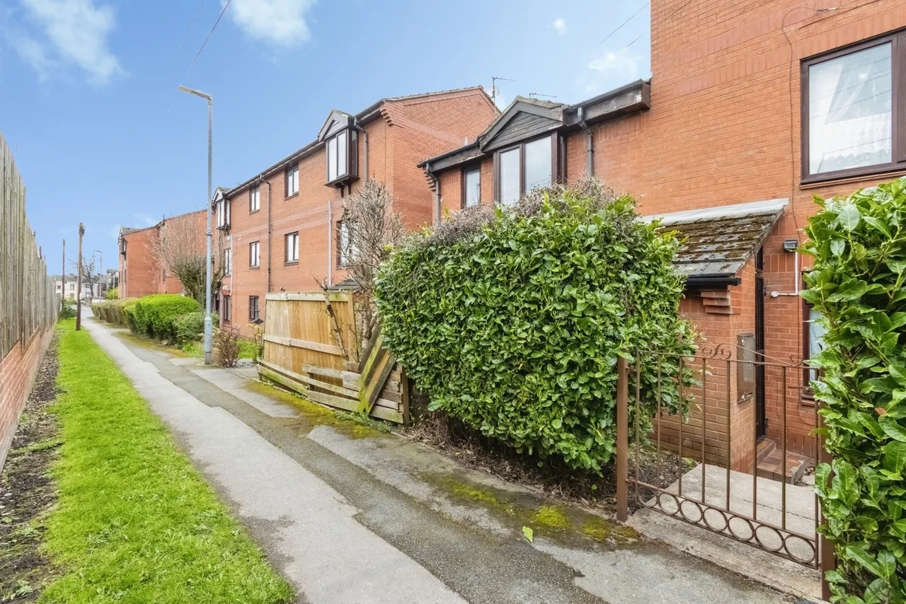 Dickinson Court, Wakefield, West Yorkshire, WF1, photo 12