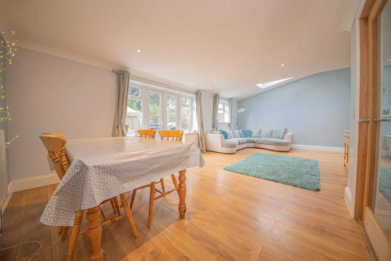 East Drive, Bishopstoke, EASTLEIGH, Hampshire, SO50 6FS, photo 3