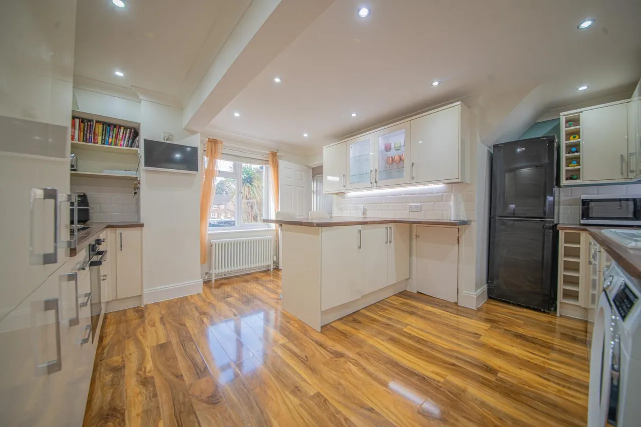 East Drive, Bishopstoke, EASTLEIGH, Hampshire, SO50 6FS, photo 6