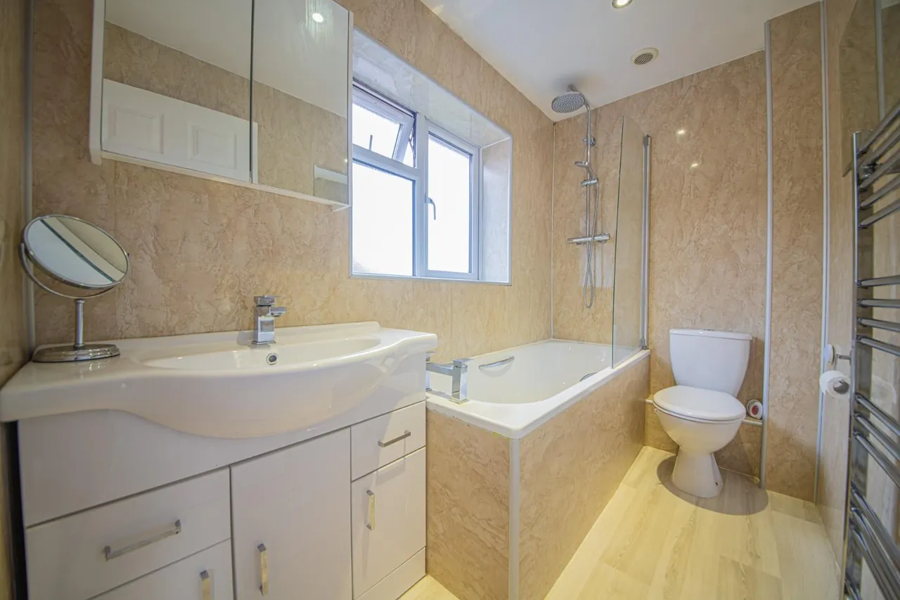 East Drive, Bishopstoke, EASTLEIGH, Hampshire, SO50 6FS, photo 16