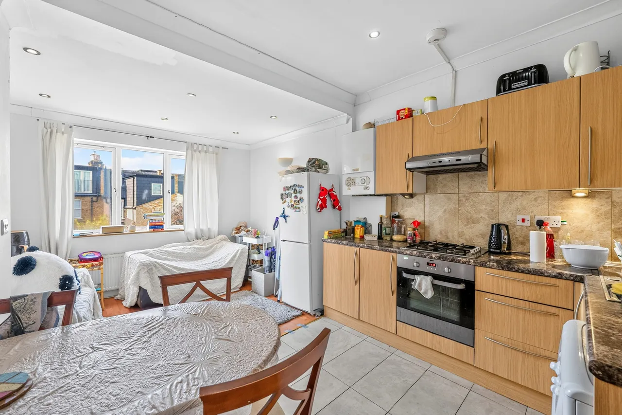 3 bed flat to rent — Montana Road, London, SW17