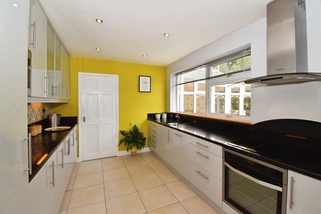 Hollies Way, Thurnby, Leicester, photo 7