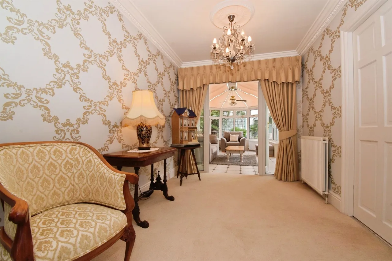 Hollies Way, Thurnby, Leicester, photo 6