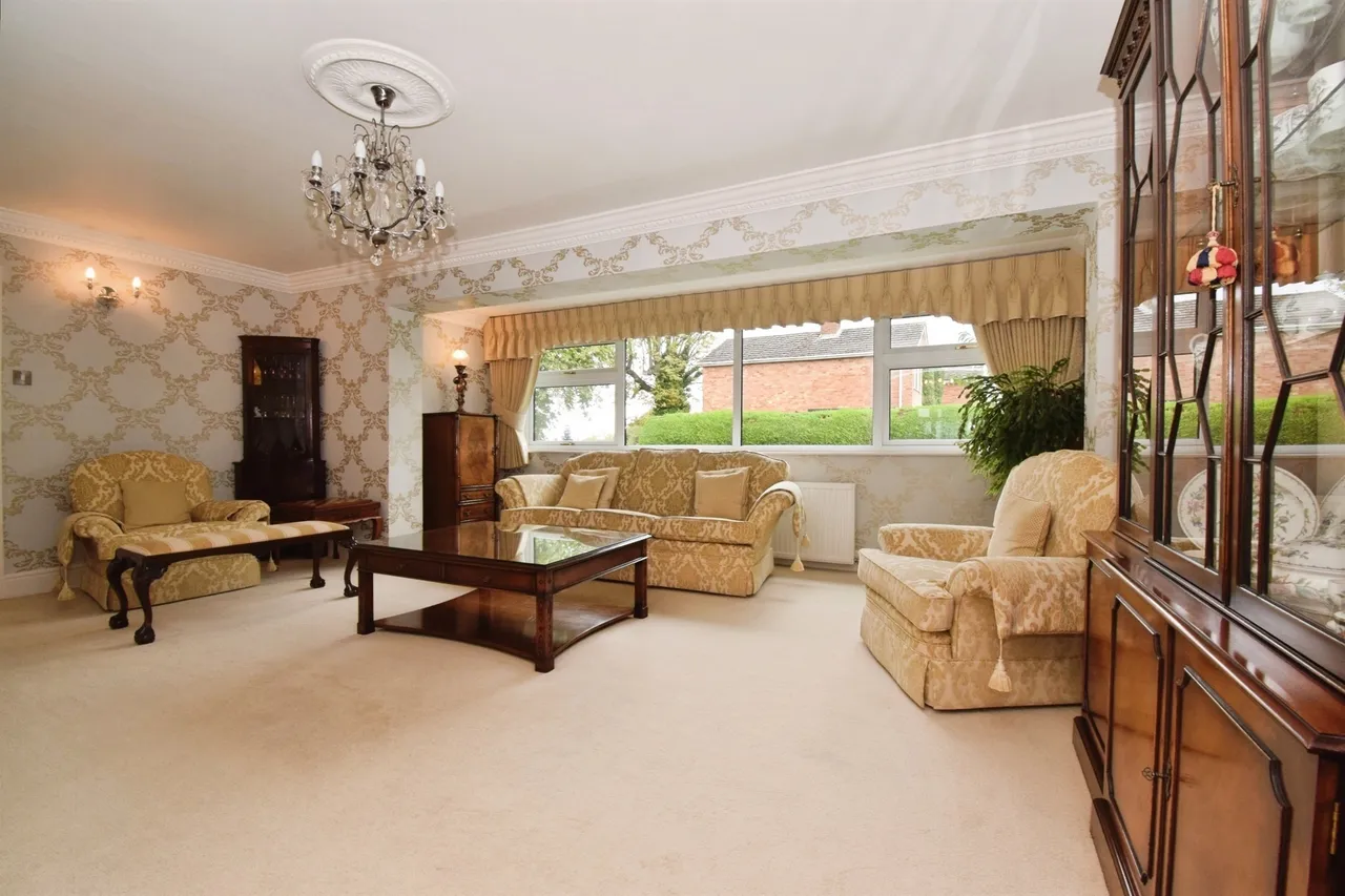 Hollies Way, Thurnby, Leicester, photo 5