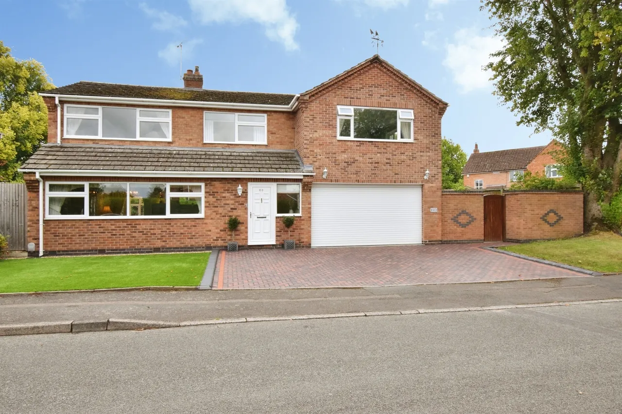 5 bed house for sale — Hollies Way, Thurnby, Leicester