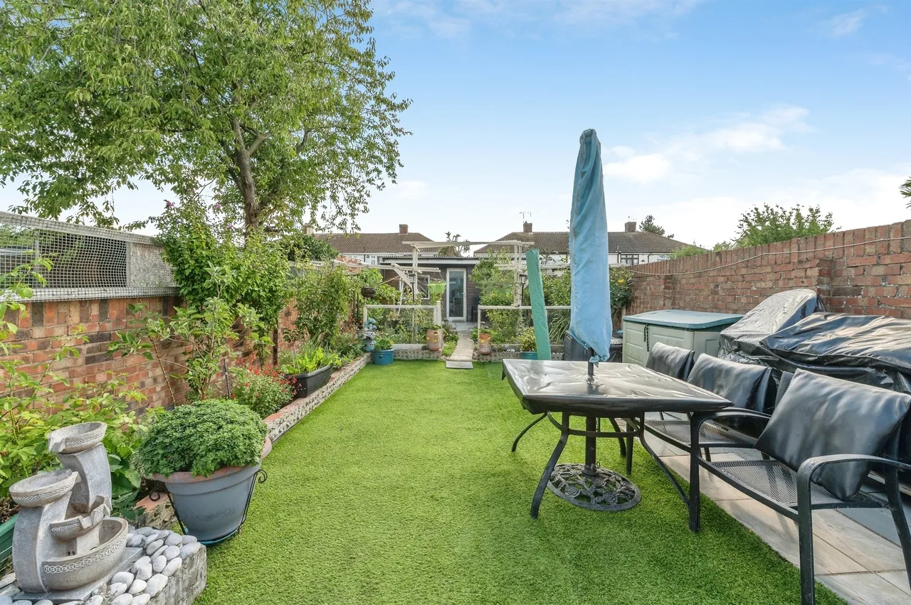 South End Road, Rainham, RM13, photo 11