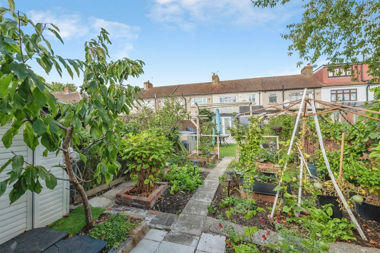 South End Road, Rainham, RM13, photo 16