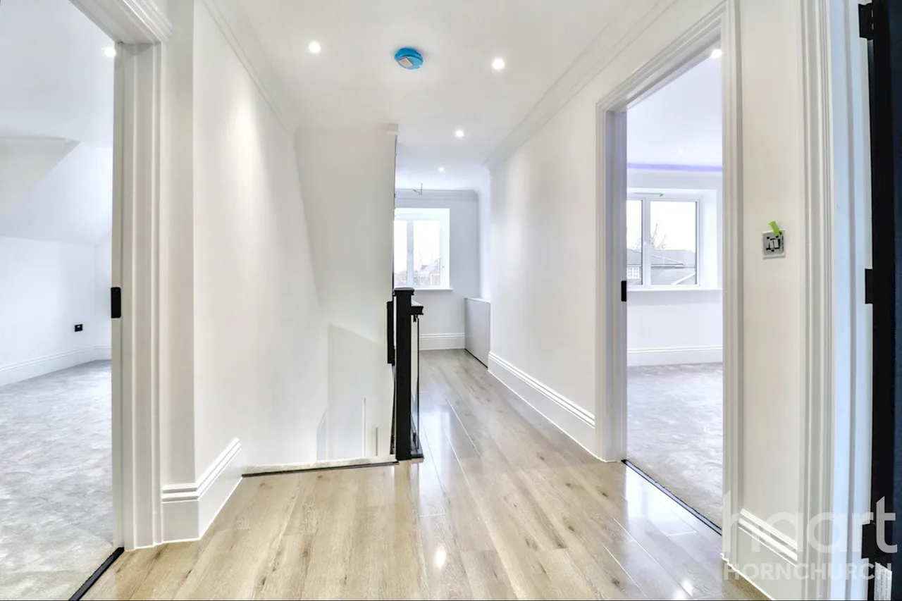 Garland Way, RM11, photo 12