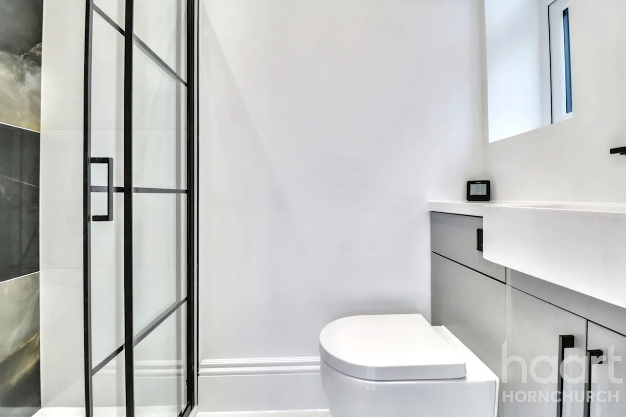 Garland Way, RM11, photo 7