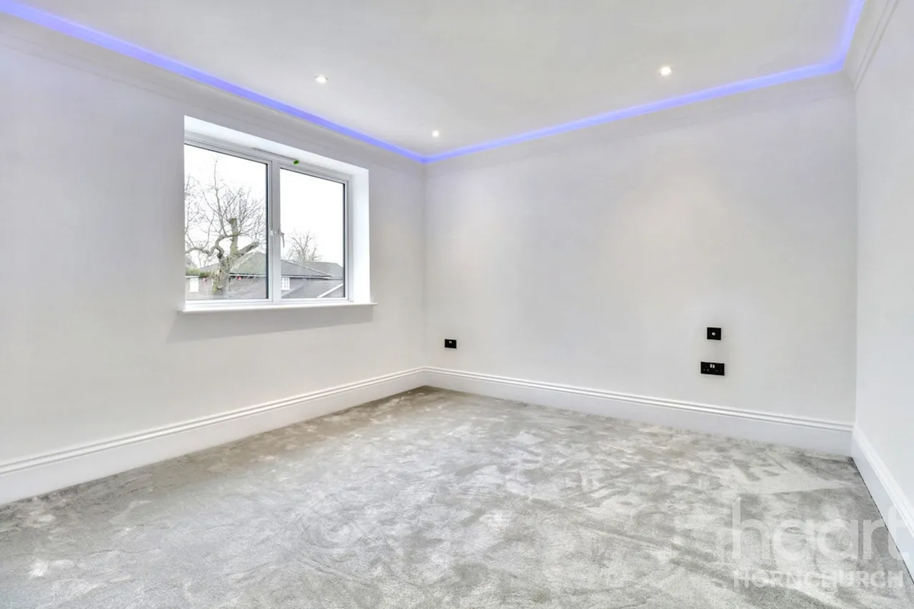 Garland Way, RM11, photo 13