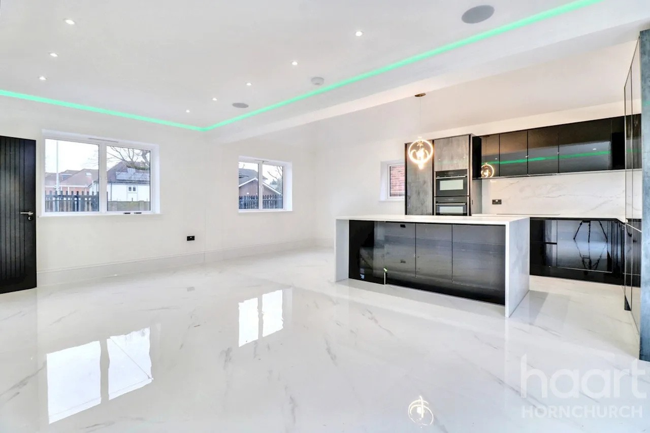 Garland Way, RM11, photo 5