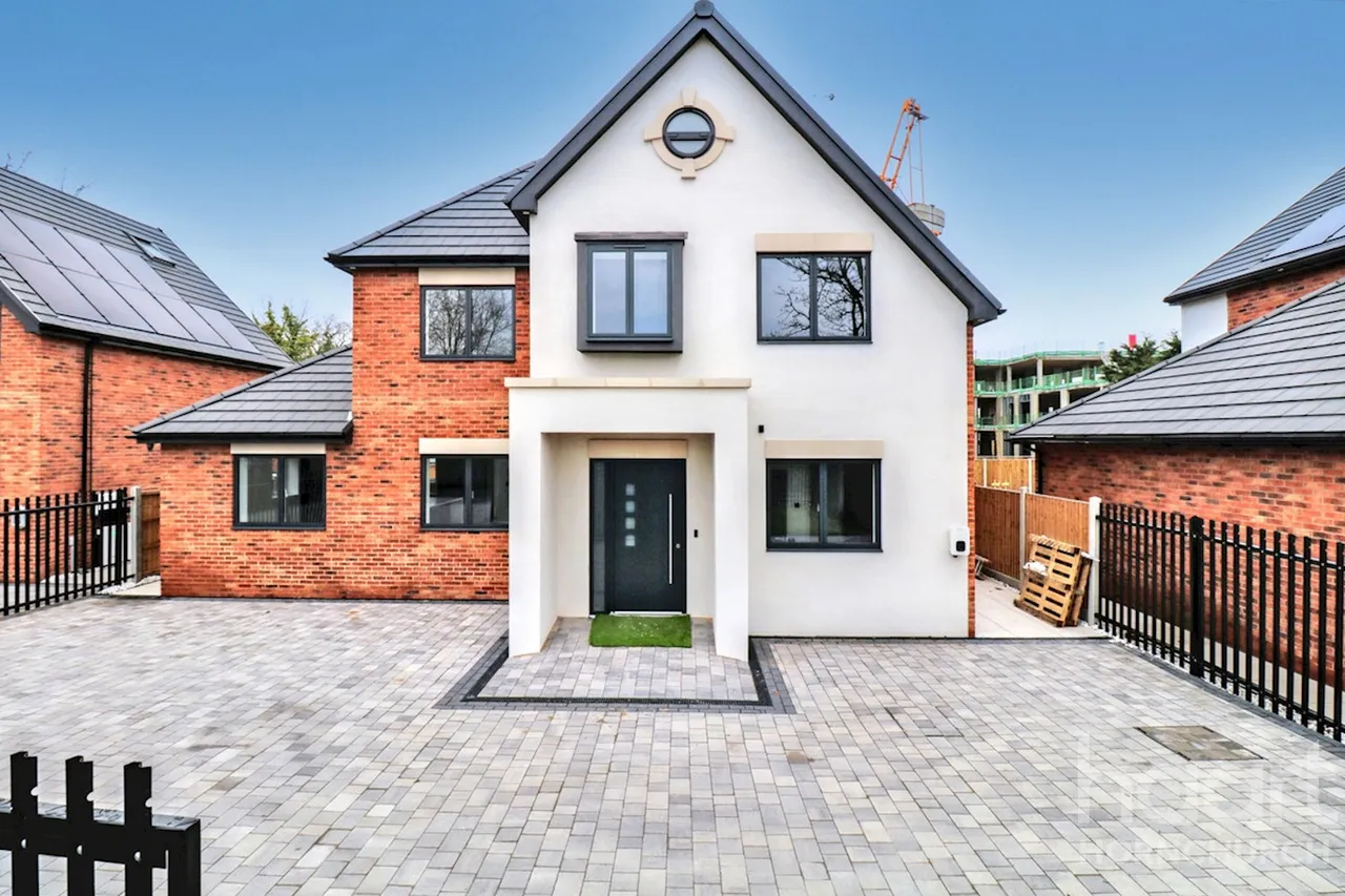 4 bed house for sale, Garland Way, RM11