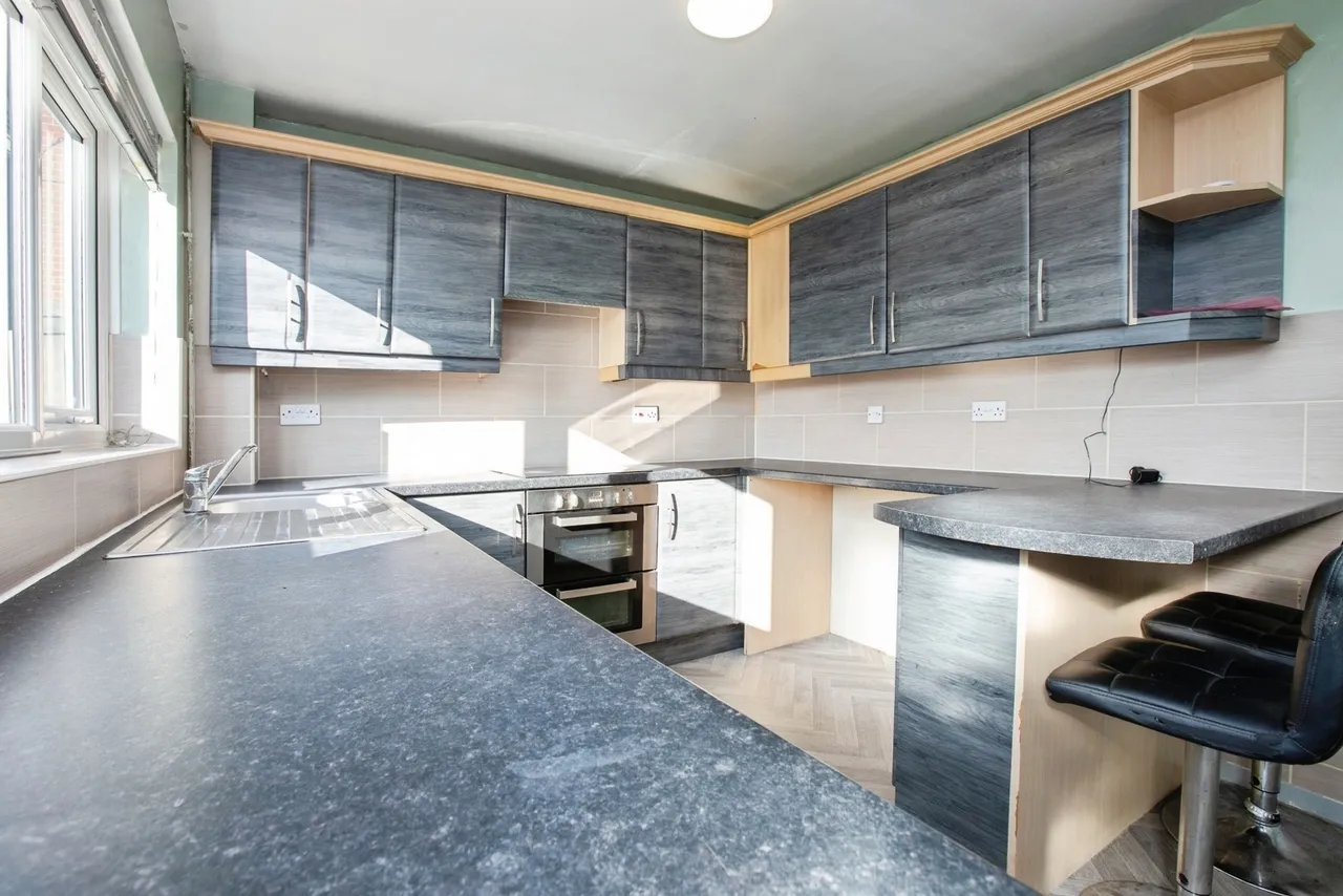 Dovedale Avenue, Sutton-in-Ashfield, NG17, photo 5