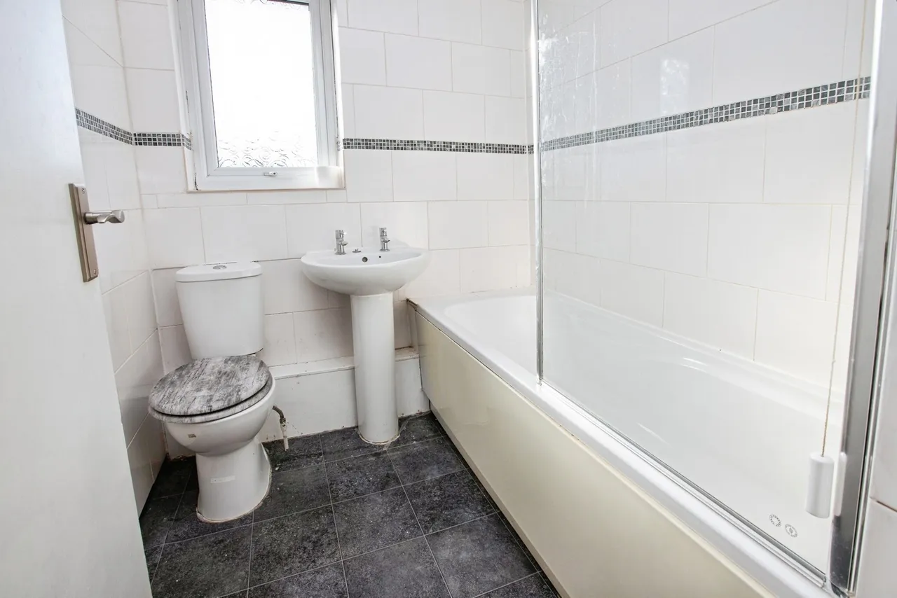 Dovedale Avenue, Sutton-in-Ashfield, NG17, photo 12