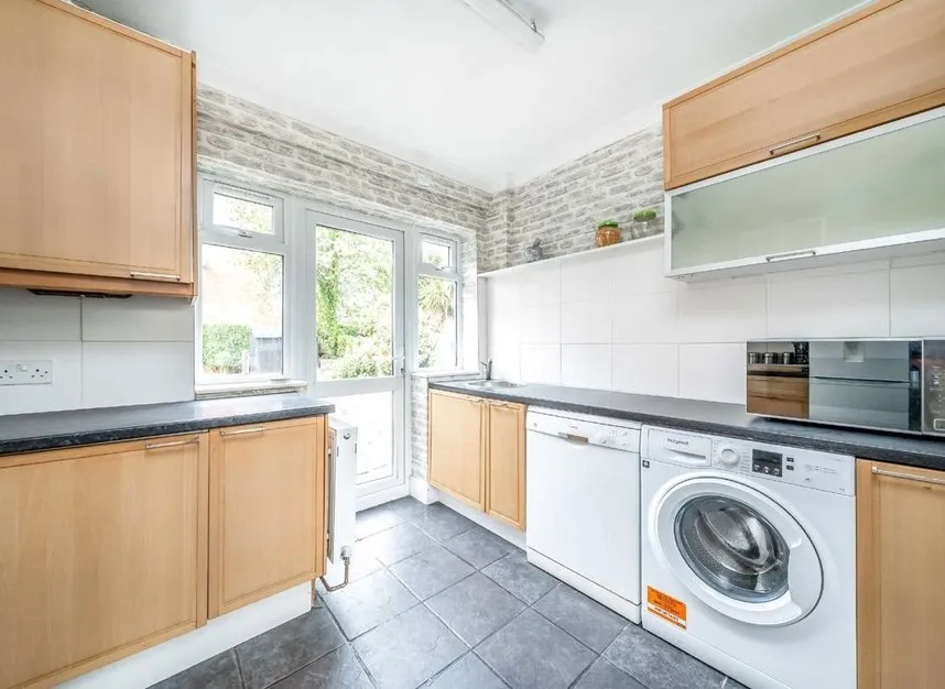 Churchfields Avenue, Feltham, TW13, photo 3