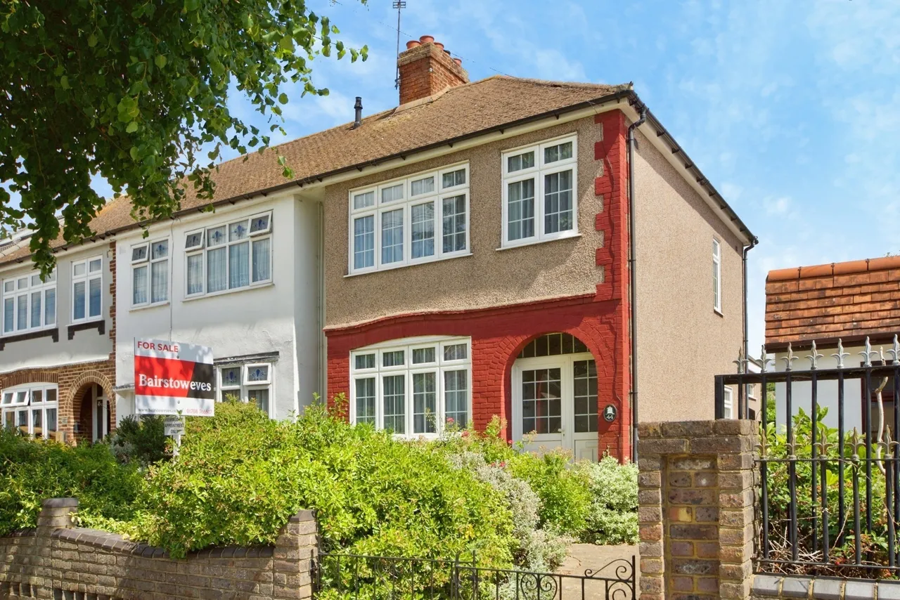 3 bed house for sale — Ascension Road, Romford, RM5