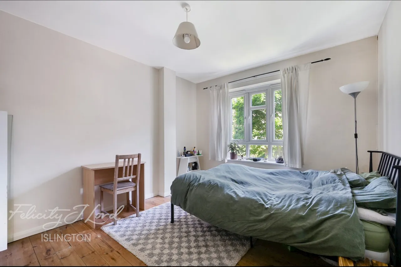 Newington Green Road, London, photo 13