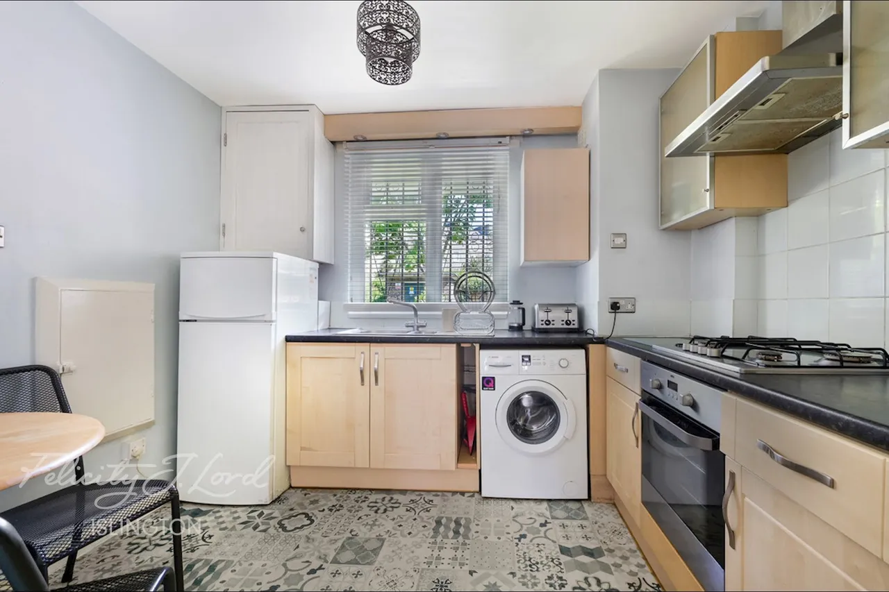 Newington Green Road, London, photo 5