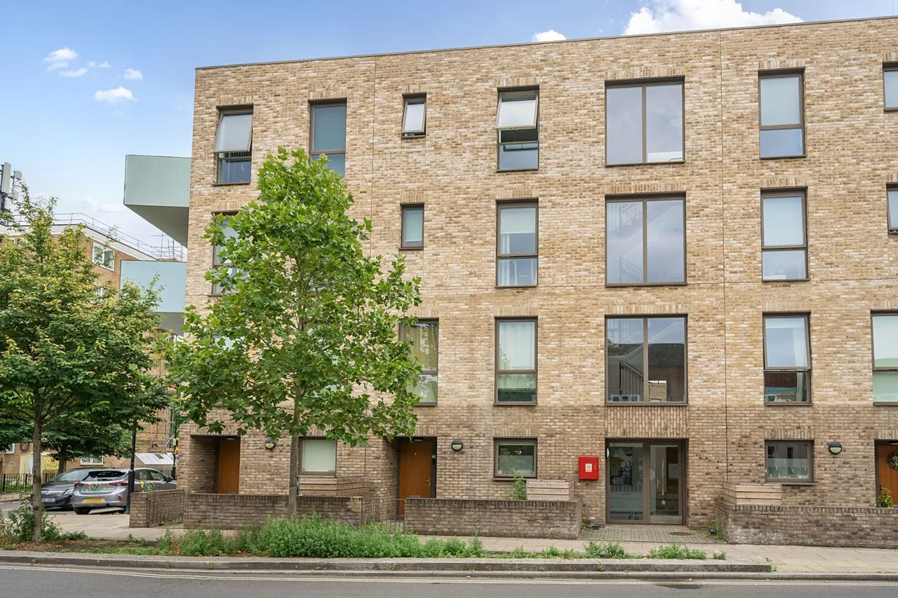 1 bed flat for sale — East Street, SE17