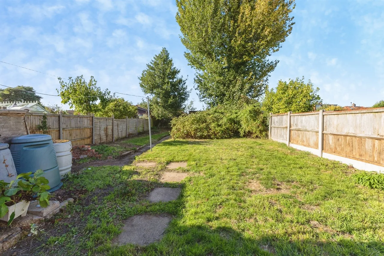 Links Avenue, Norwich, NR6, photo 2