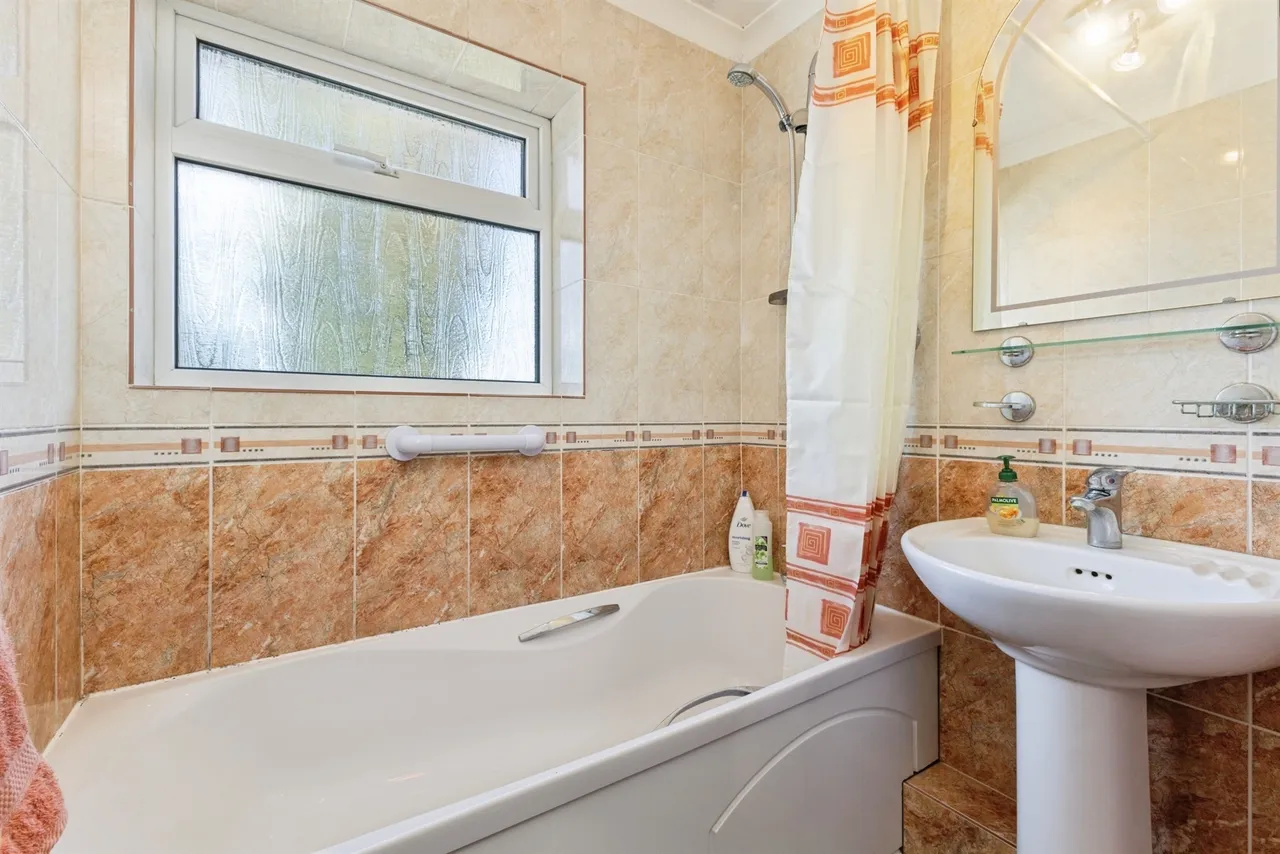 Links Avenue, Norwich, NR6, photo 14