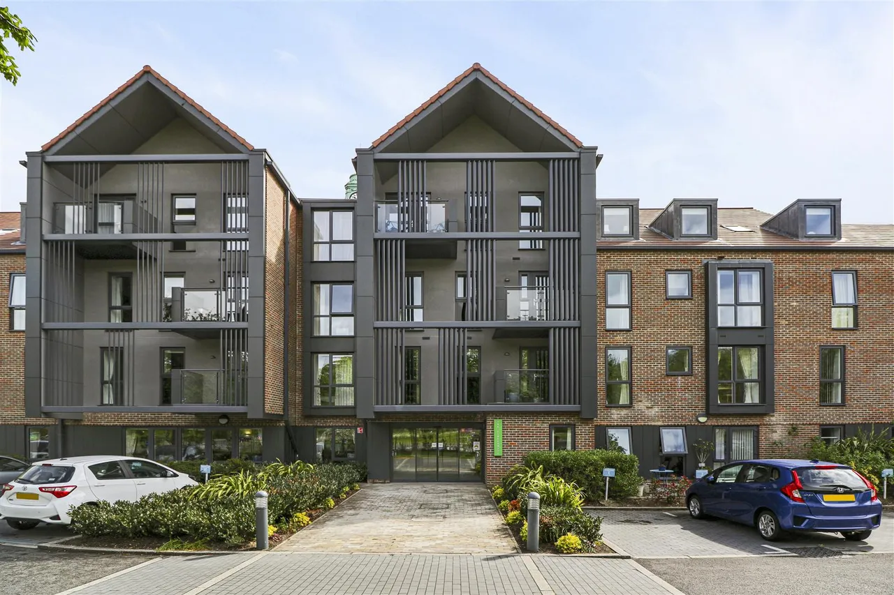 London Road, Guildford, GU1, photo 19