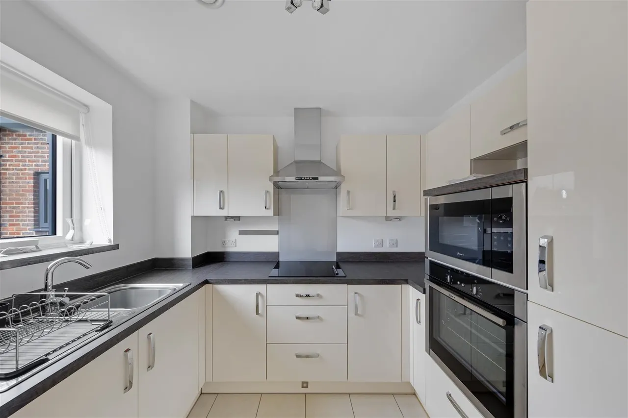 London Road, Guildford, GU1, photo 4
