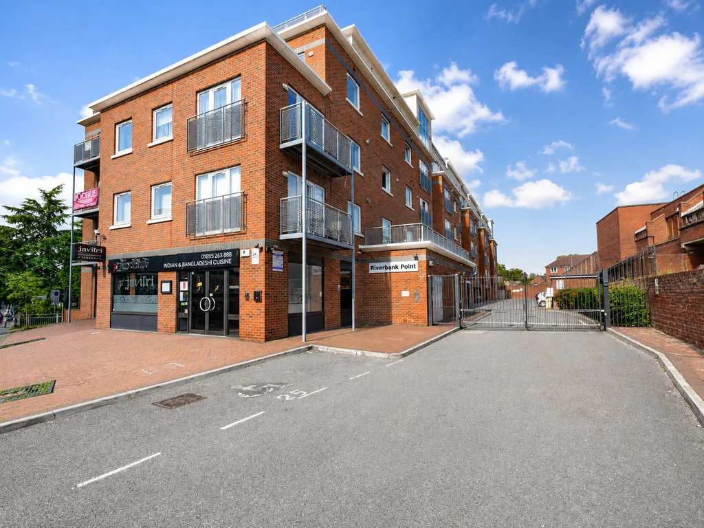 1 bed flat for sale — High Street, Uxbridge
