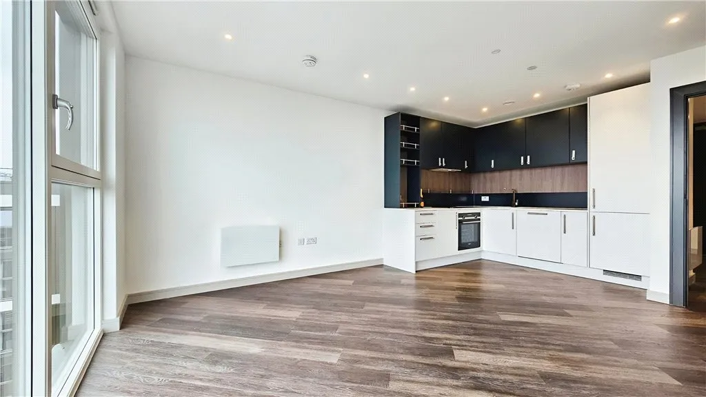 2 bed flat to rent, Eden Grove, Staines-upon-Thames, TW18