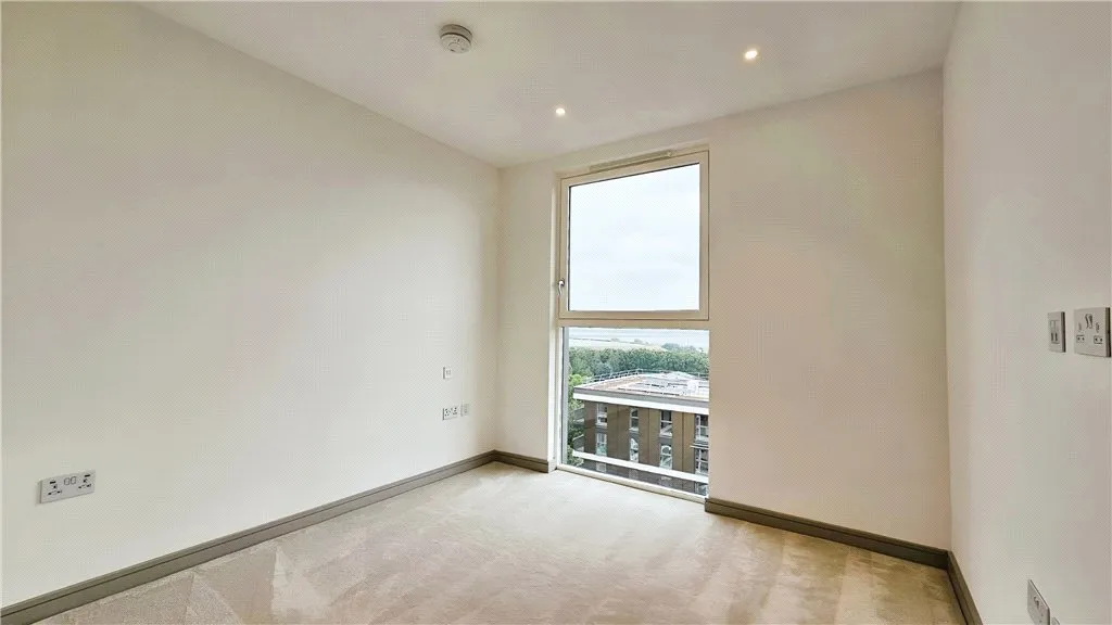 Eden Grove, Staines-upon-Thames, TW18, photo 10