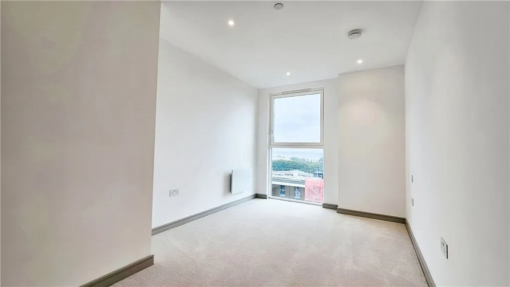 Eden Grove, Staines-upon-Thames, TW18, photo 11