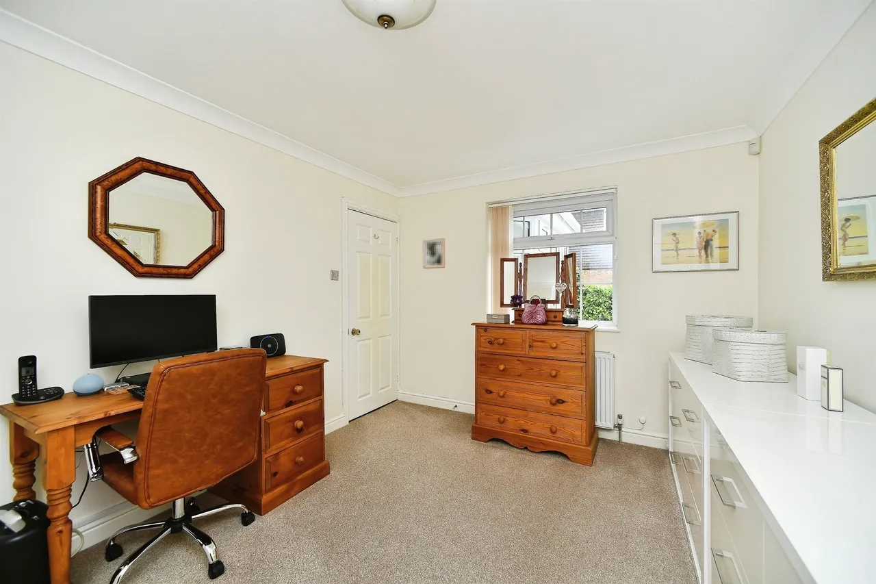 Mount Caburn Crescent, Peacehaven, photo 9