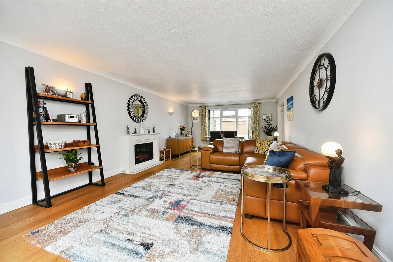 Mount Caburn Crescent, Peacehaven, photo 4