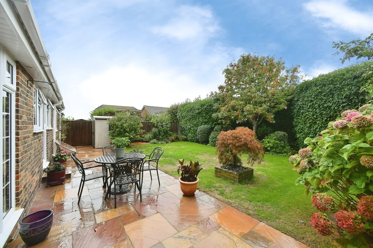 Mount Caburn Crescent, Peacehaven, photo 12