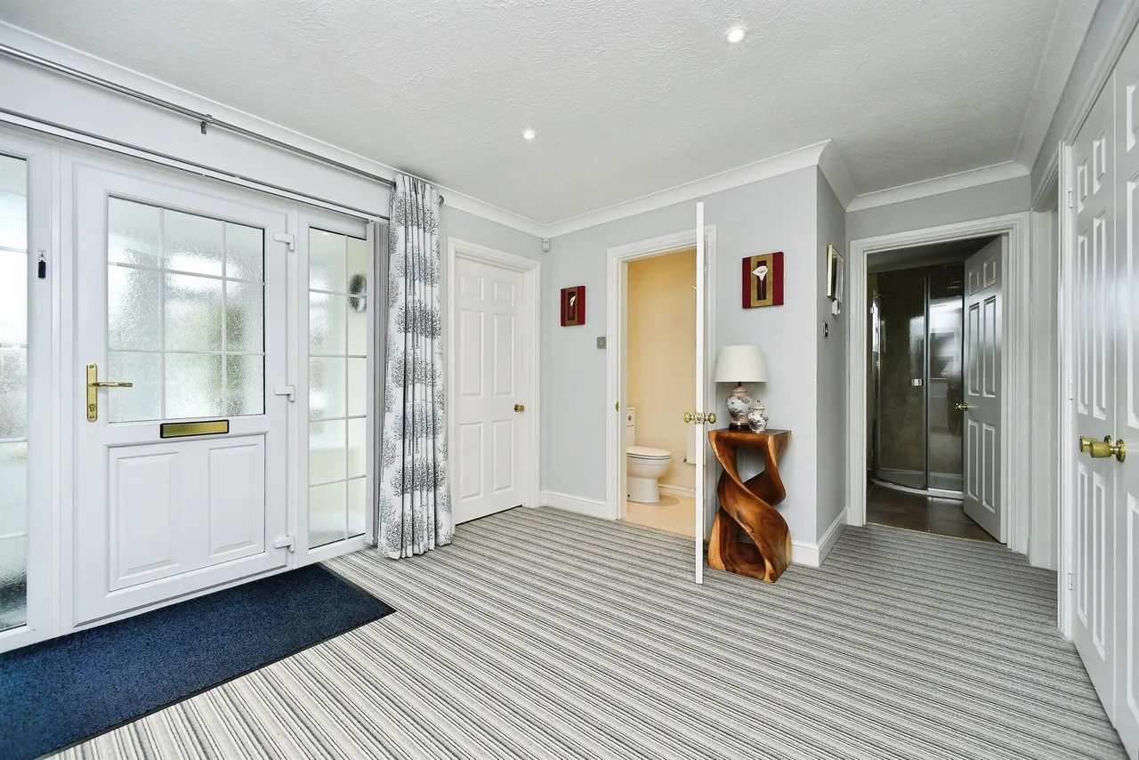 Mount Caburn Crescent, Peacehaven, photo 6