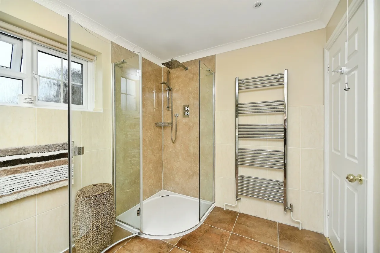 Mount Caburn Crescent, Peacehaven, photo 11