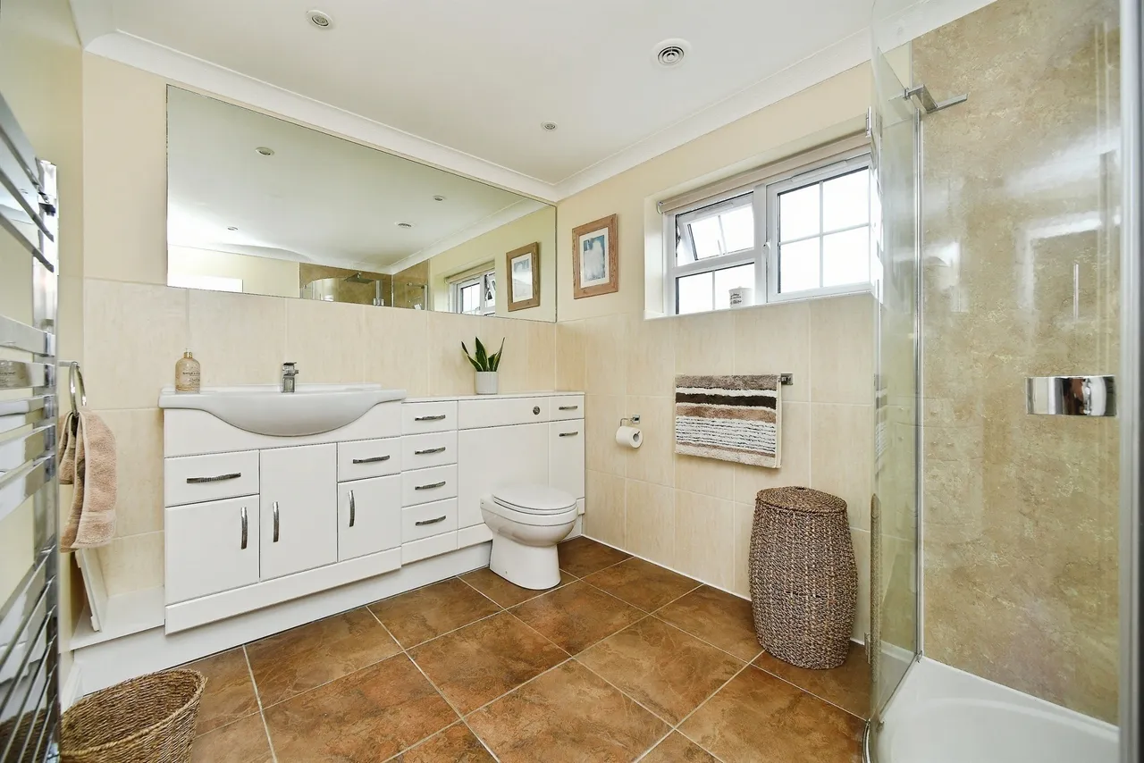Mount Caburn Crescent, Peacehaven, photo 10