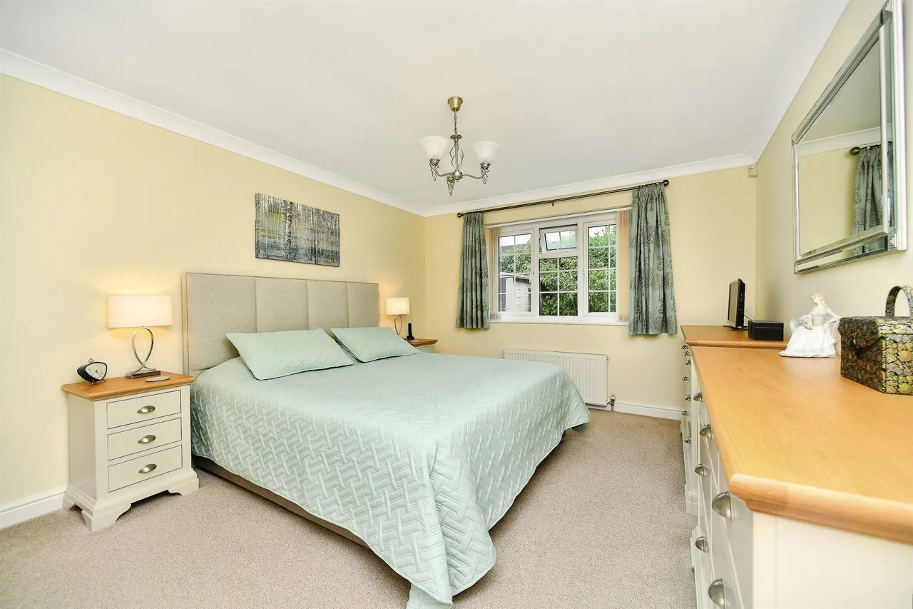 Mount Caburn Crescent, Peacehaven, photo 8