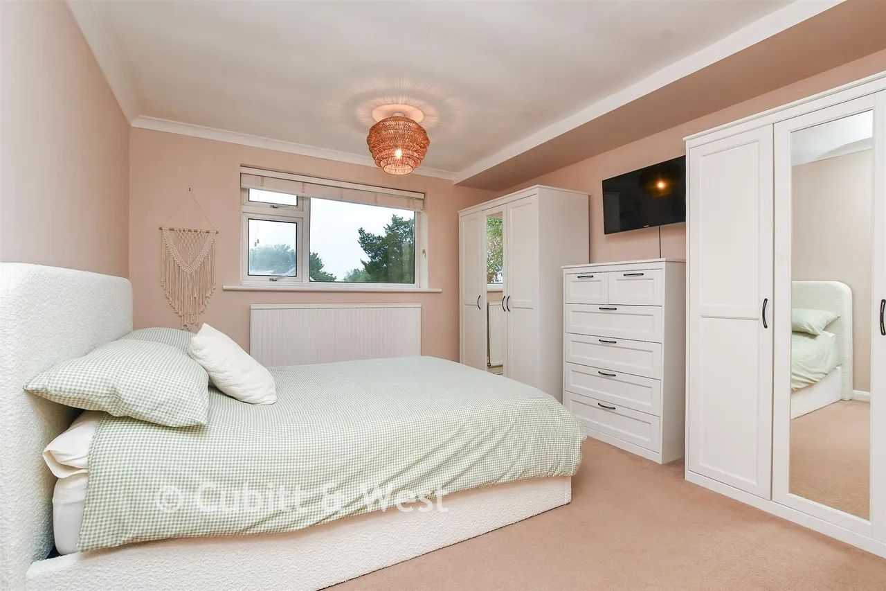 Oakfield Drive, Reigate, RH2, photo 5