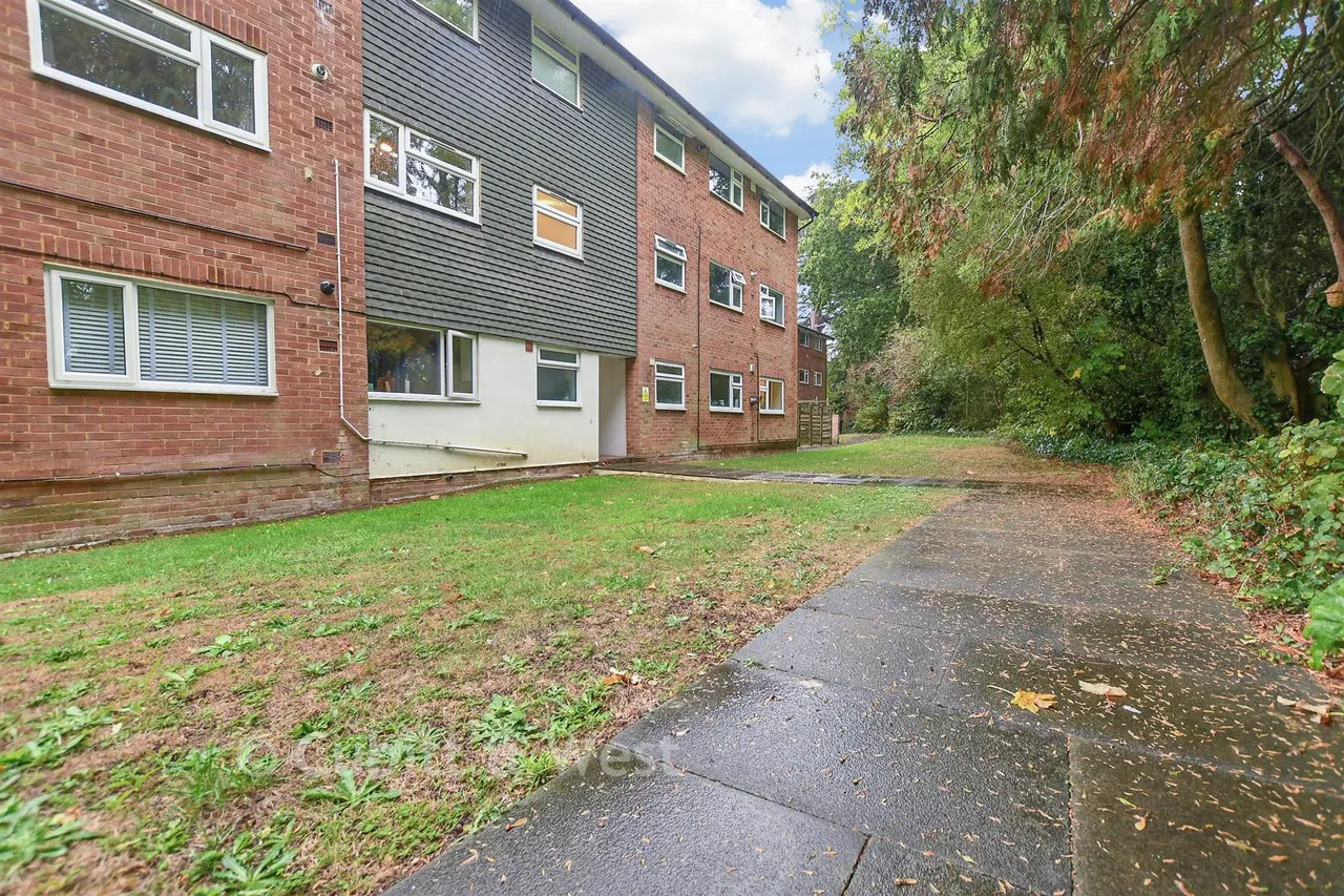 Oakfield Drive, Reigate, RH2, photo 10