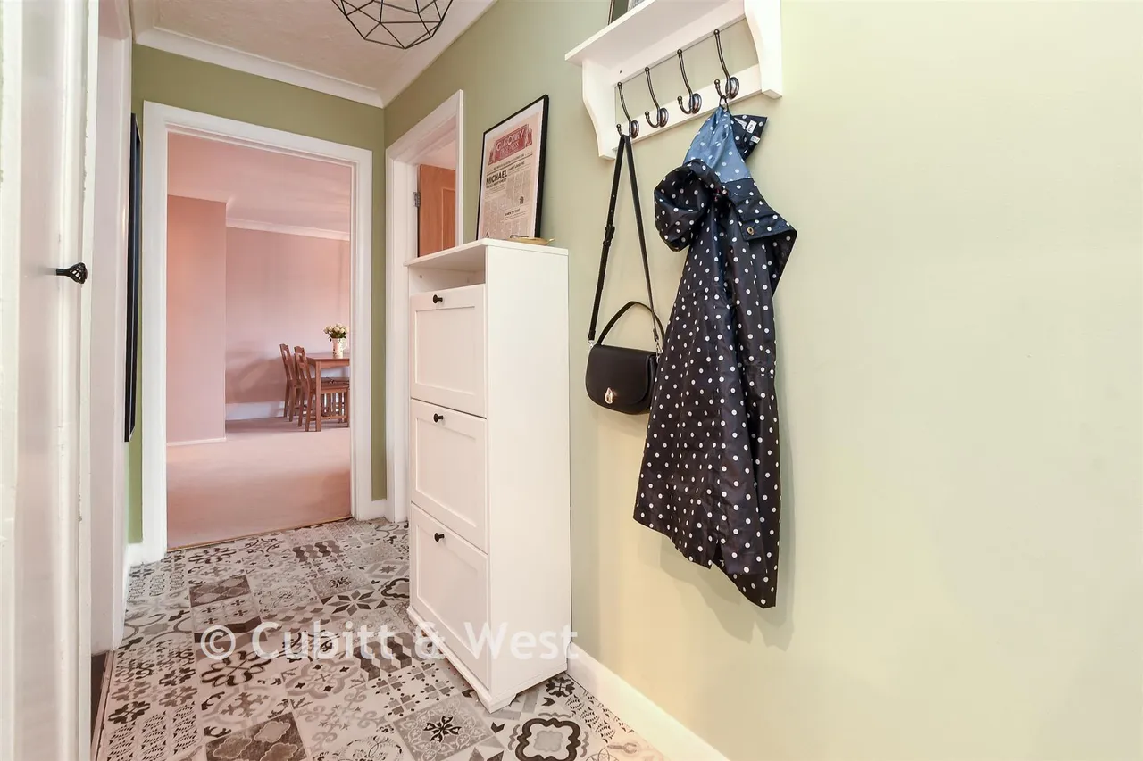 Oakfield Drive, Reigate, RH2, photo 9