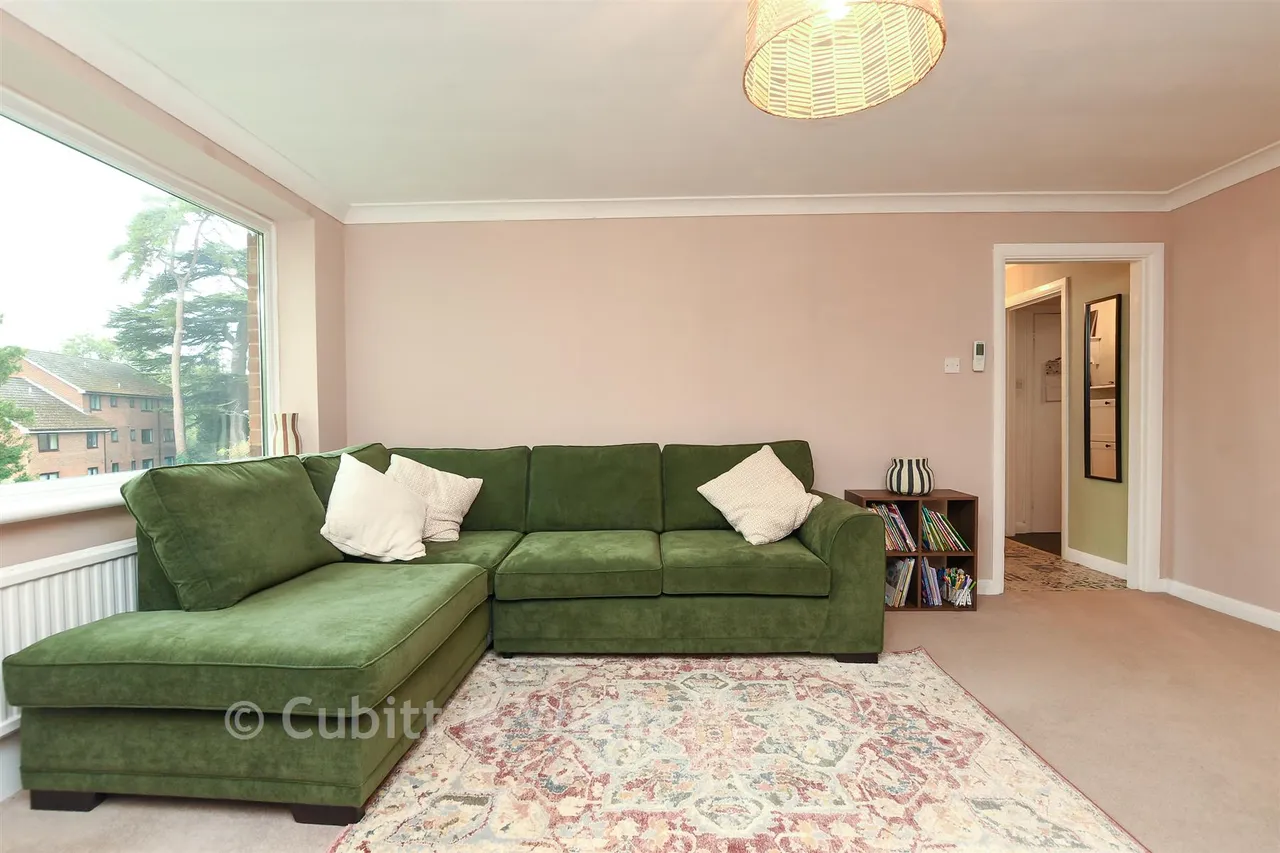 Oakfield Drive, Reigate, RH2, photo 13