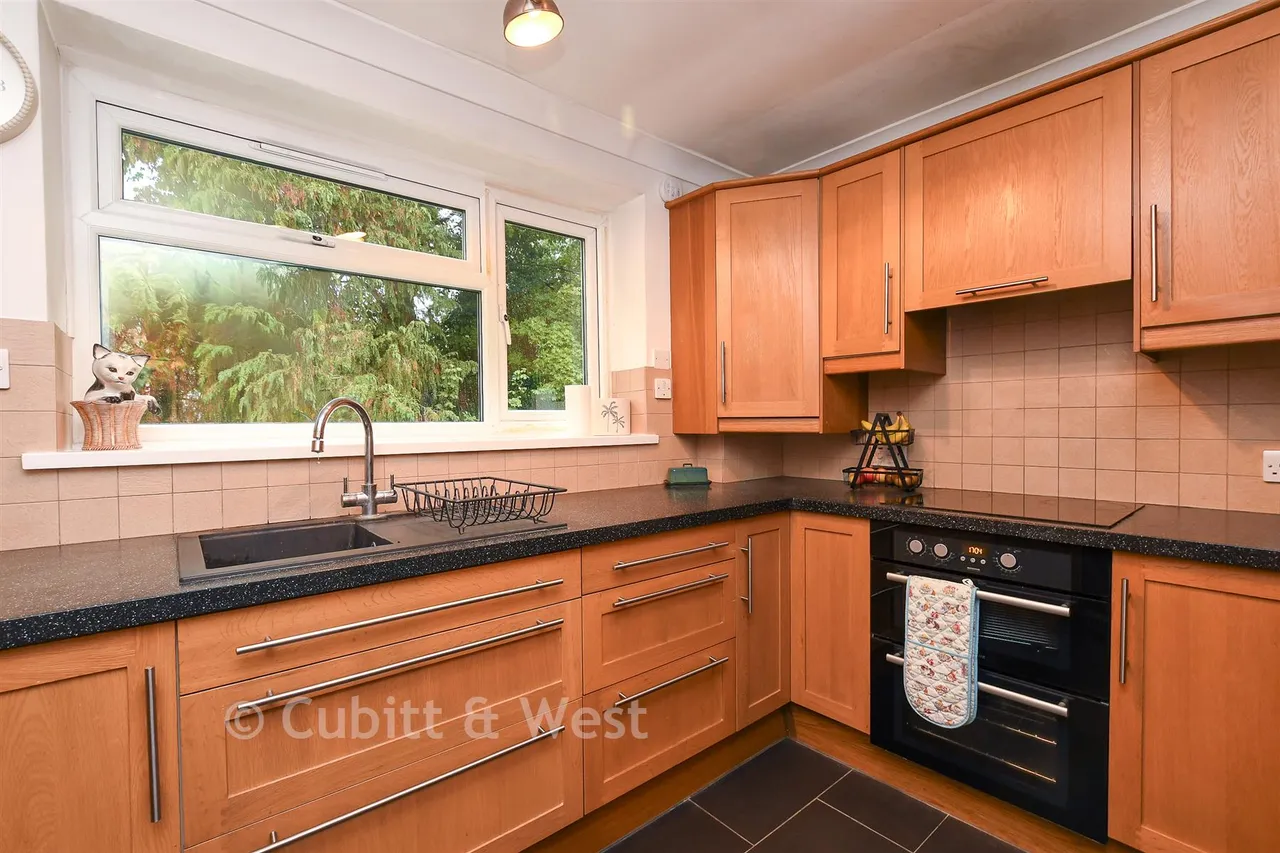 Oakfield Drive, Reigate, RH2, photo 4